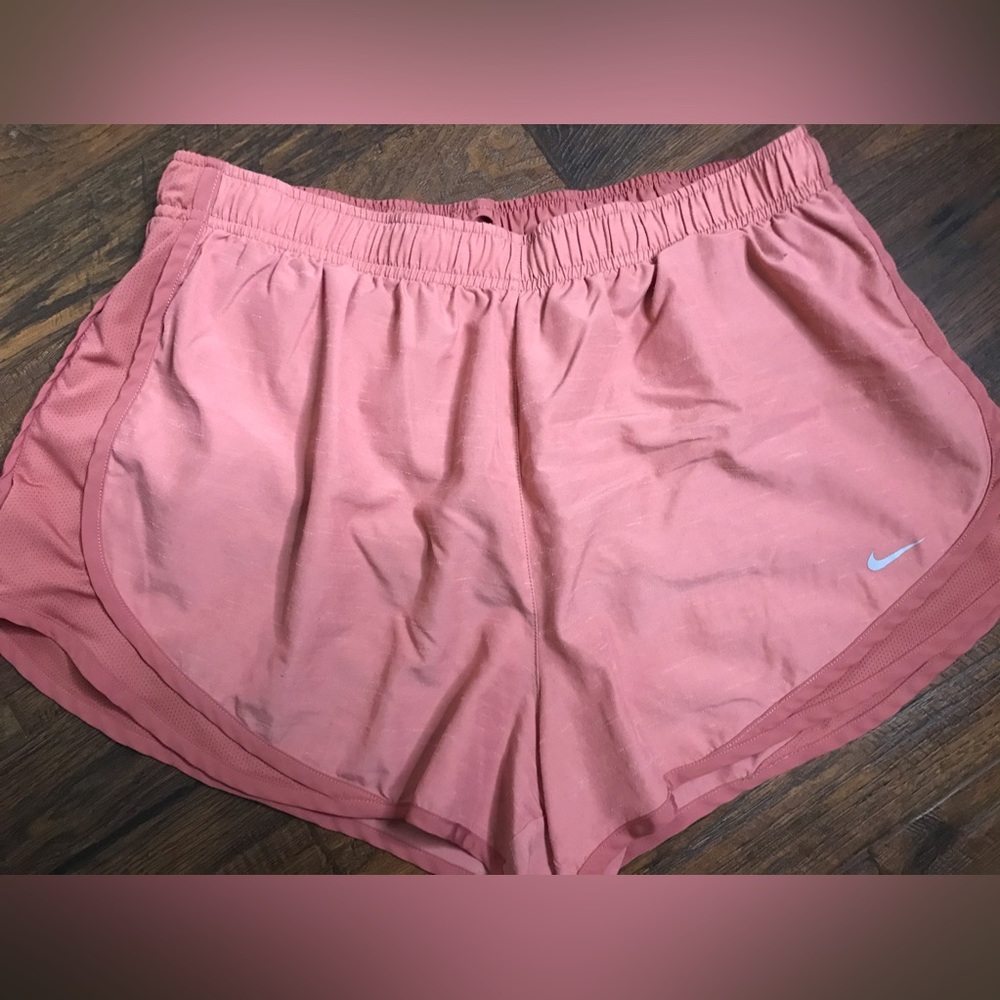 Women’s Nike Dry-Fit shorts 1X